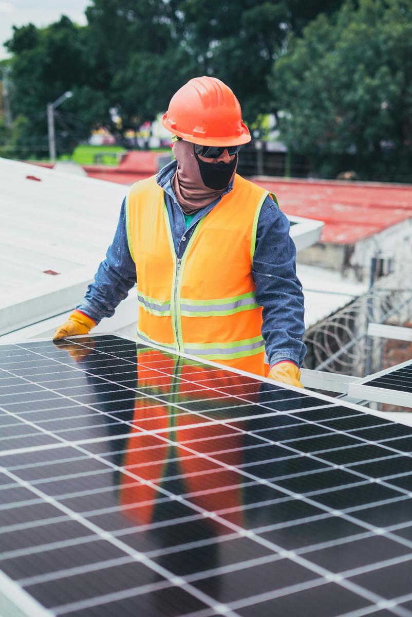 Jak działa fotowoltaika i dlaczego warto zainwestować w energię słoneczną